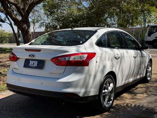 FORD-FOCUS-2015