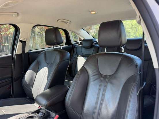 FORD-FOCUS-2.0 SE SEDAN 16V FLEX 4P AUTOMÁTICO FORD-FOCUS-2015