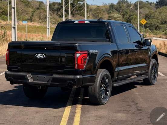 FORD-F-150-5.0 V8 GASOLINA CD LARIAT BLACK FX4 AUTOMÁTICO FORD-F-150-2024
