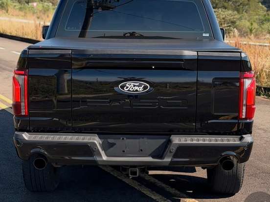 FORD-F-150-5.0 V8 GASOLINA CD LARIAT BLACK FX4 AUTOMÁTICO FORD-F-150-2024