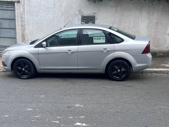 FORD FOCUS 2.0 GLX SEDAN 16V GASOLINA 4P MANUAL