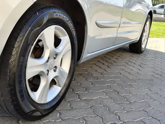 HONDA-FIT-2009