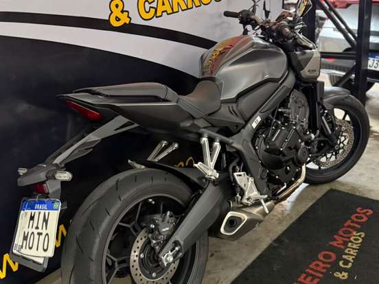HONDA-CB 650R E-CLUTCH HONDA-CB 650R E-CLUTCH-2025