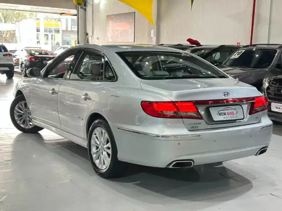 HYUNDAI-AZERA-3.3 MPFI GLS SEDAN V6 24V GASOLINA 4P AUTOMÁTICO HYUNDAI-AZERA-2010