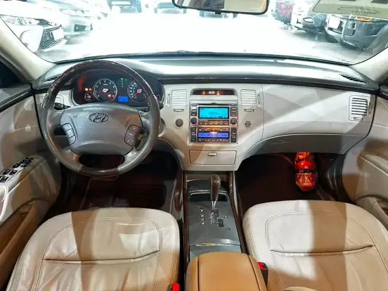 HYUNDAI-AZERA-3.3 MPFI GLS SEDAN V6 24V GASOLINA 4P AUTOMÁTICO HYUNDAI-AZERA-2010