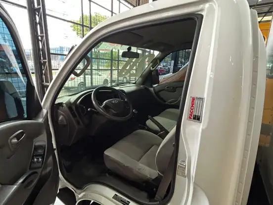 HYUNDAI-HR-2.5 LONGO SEM CAÇAMBA 4X2 16V 130CV TURBO INTERCOOLER DIESEL 2P MANUAL HYUNDAI-HR-2019