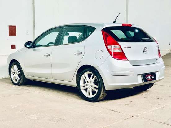 HYUNDAI-I30-2010