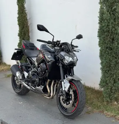 KAWASAKI Z900 