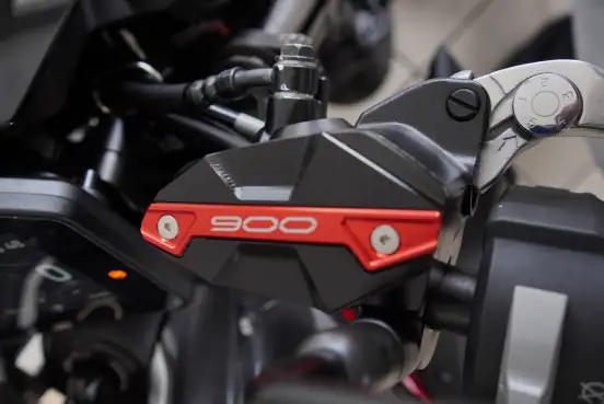 KAWASAKI-Z900-2025