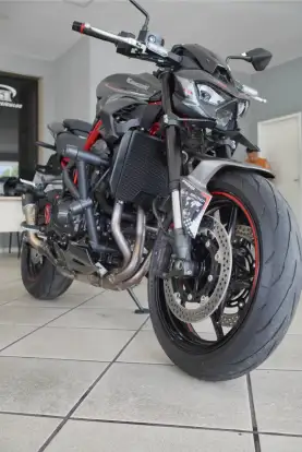 KAWASAKI-Z900-2025