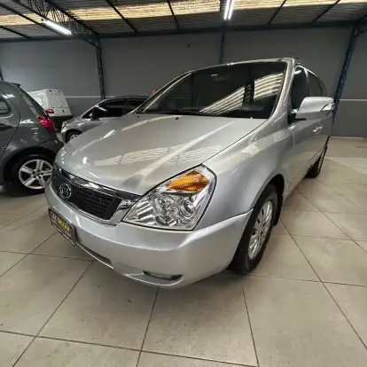 KIA-CARNIVAL-2011