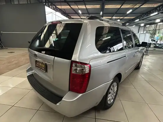 KIA-CARNIVAL-3.5 EX V6 24V GASOLINA 4P AUTOMÁTICO KIA-CARNIVAL-2011