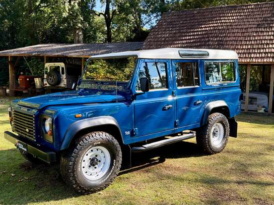 LAND ROVER-DEFENDER-2.5 COUNTY SW 110 4X4 TURBO DIESEL 4P MANUAL LAND ROVER-DEFENDER-2000