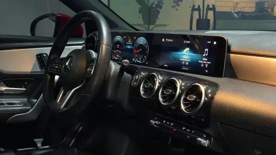 MERCEDES-BENZ-A 200-2019