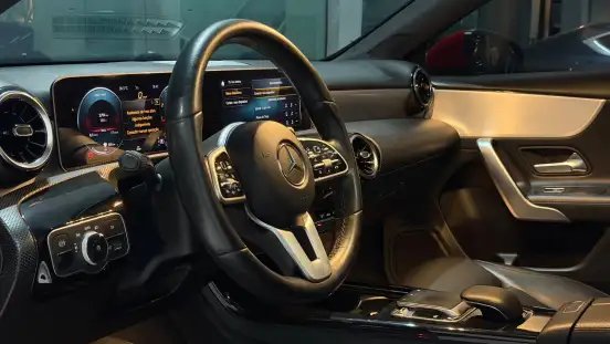 MERCEDES-BENZ-A 200-2019