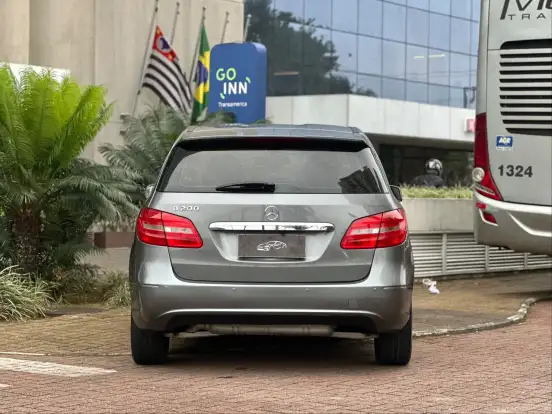 MERCEDES-BENZ-B 200-1.6 SPORT TURBO GASOLINA 4P AUTOMÁTICO MERCEDES-BENZ-B 200-2012