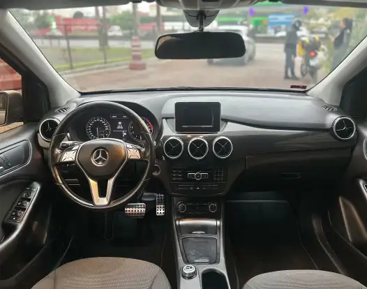 MERCEDES-BENZ-B 200-2012
