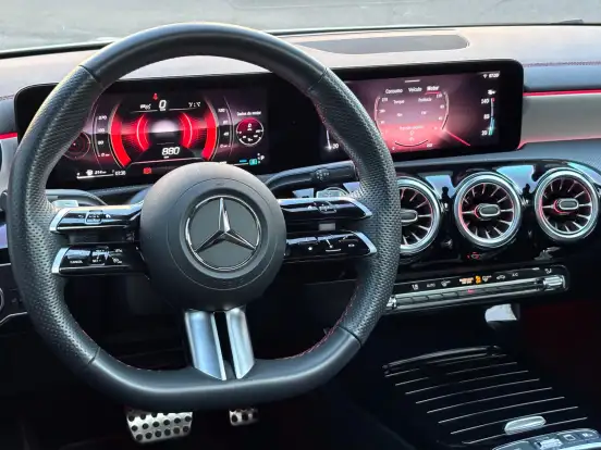 MERCEDES-BENZ-CLA 200-2025