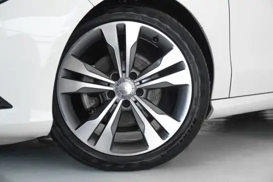 MERCEDES-BENZ-CLA 200-2016