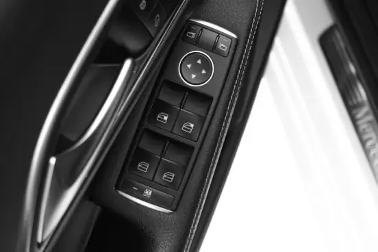 MERCEDES-BENZ-CLA 200-2016