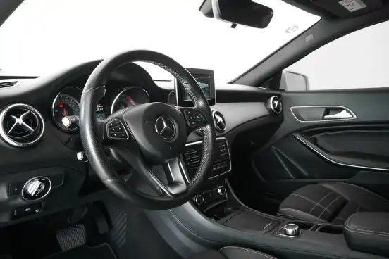 MERCEDES-BENZ-CLA 200-2016