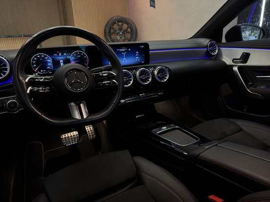 MERCEDES-BENZ-CLA 200-2024