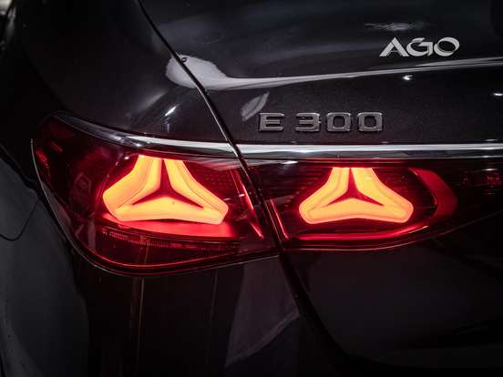 MERCEDES-BENZ-E 300-2026