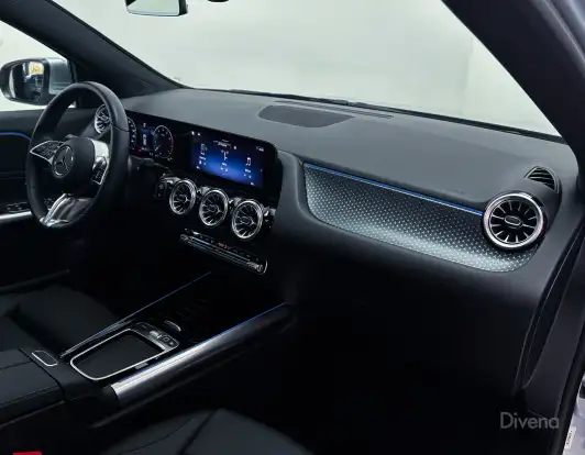 MERCEDES-BENZ-GLA 200-2024