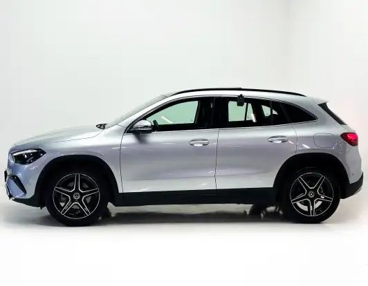 MERCEDES-BENZ-GLA 200-2024