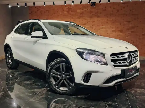 MERCEDES-BENZ-GLA 200-2018