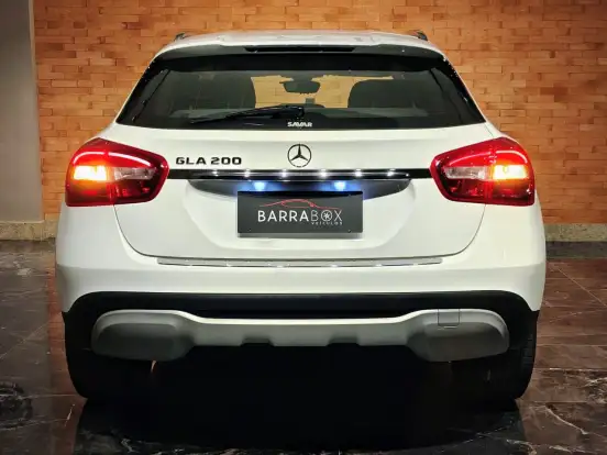 MERCEDES-BENZ-GLA 200-2018