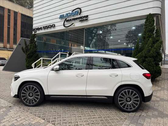 MERCEDES-BENZ-GLA 200-2025