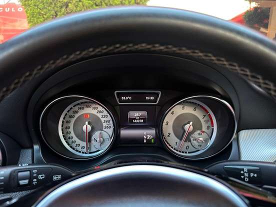 MERCEDES-BENZ-GLA 200-2014