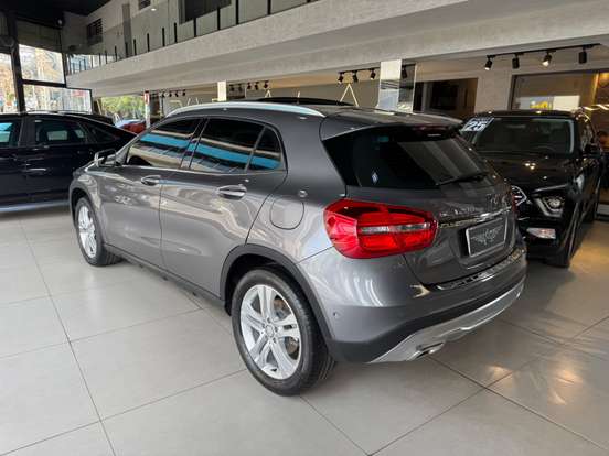 MERCEDES-BENZ-GLA 200-1.6 CGI VISION 16V TURBO GASOLINA 4P AUTOMÁTICO MERCEDES-BENZ-GLA 200-2015