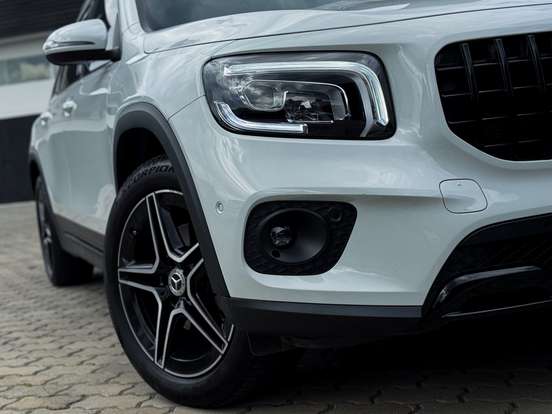 MERCEDES-BENZ-GLB 200-2021