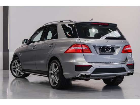 MERCEDES-BENZ-ML 63 AMG-5.5 V8 32V BITURBO GASOLINA 4P AUTOMÁTICO MERCEDES-BENZ-ML 63 AMG-2013