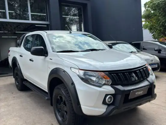 MITSUBISHI-L200 TRITON-2.4 16V TURBO DIESEL OUTDOOR GLX CD 4X4 MANUAL MITSUBISHI-L200 TRITON-2021