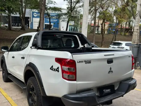 MITSUBISHI-L200 TRITON-2.4 16V TURBO DIESEL OUTDOOR GLX CD 4X4 MANUAL MITSUBISHI-L200 TRITON-2021