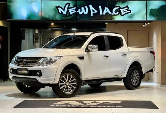 MITSUBISHI L200 TRITON 2.4 16V TURBO DIESEL SPORT HPE-S CD 4P 4X4 AUTOMÁTICO
