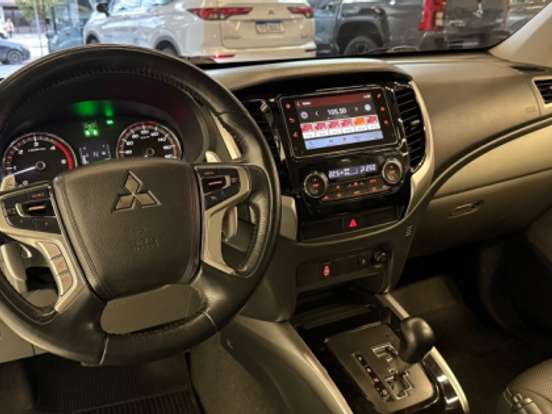 MITSUBISHI-L200 TRITON-2.4 16V TURBO DIESEL SPORT HPE-S CD 4P 4X4 AUTOMÁTICO MITSUBISHI-L200 TRITON-2019