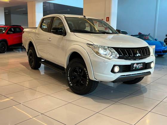 MITSUBISHI L200 TRITON 2.4 16V TURBO DIESEL SPORT HPE-S CD 4P 4X4 AUTOMÁTICO
