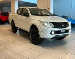 MITSUBISHI L200 TRITON 2.4 16V TURBO DIESEL SPORT HPE-S CD 4P 4X4 AUTOMÁTICO MITSUBISHI L200 TRITON 2.4 16V TURBO DIESEL SPORT HPE-S CD 4P 4X4 AUTOMÁTICO