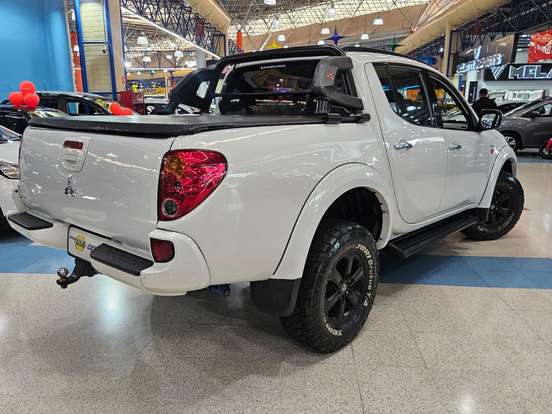 MITSUBISHI-L200 TRITON-3.5 HPE 4X4 CD V6 24V FLEX 4P AUTOMÁTICO MITSUBISHI-L200 TRITON-2011
