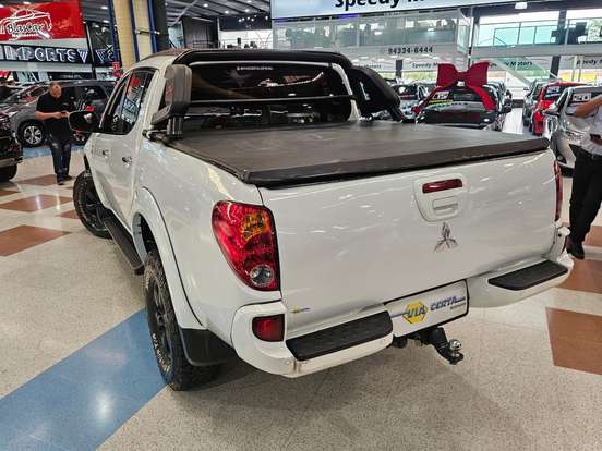 MITSUBISHI-L200 TRITON-3.5 HPE 4X4 CD V6 24V FLEX 4P AUTOMÁTICO MITSUBISHI-L200 TRITON-2011