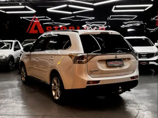 MITSUBISHI-OUTLANDER-2.0 16V GASOLINA 4P AUTOMÁTICO MITSUBISHI-OUTLANDER-2014