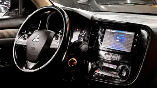 MITSUBISHI-OUTLANDER-2014
