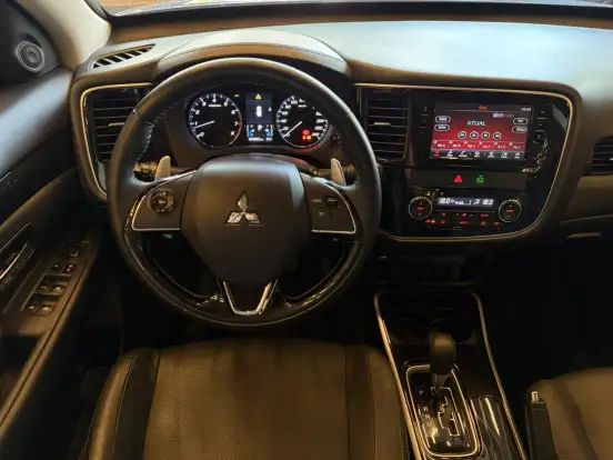 MITSUBISHI-OUTLANDER-2018
