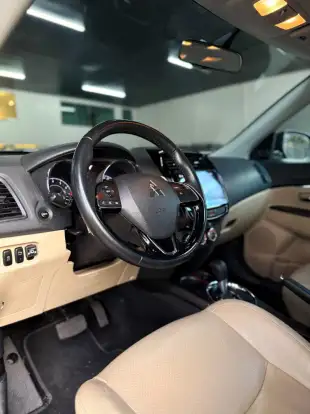 MITSUBISHI-OUTLANDER-2021