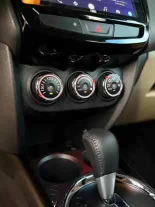 MITSUBISHI-OUTLANDER-2021
