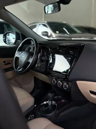 MITSUBISHI-OUTLANDER-2021